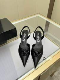 Picture of Versace Shoes _SKUVersacesz35-406CMWN100120401
